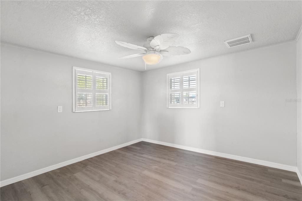 For Sale: $325,000 (3 beds, 2 baths, 1176 Square Feet)