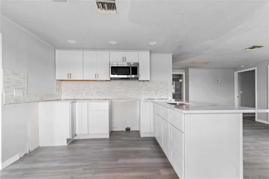 For Sale: $325,000 (3 beds, 2 baths, 1176 Square Feet)