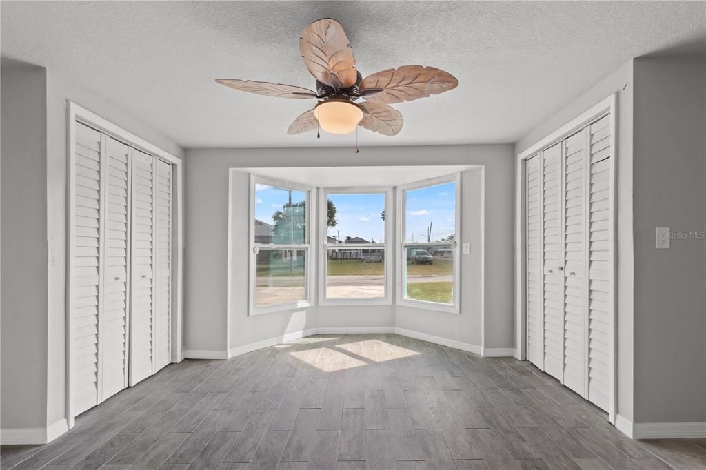 For Sale: $325,000 (3 beds, 2 baths, 1176 Square Feet)