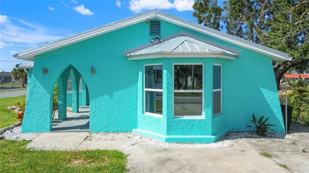 For Sale: $325,000 (3 beds, 2 baths, 1176 Square Feet)