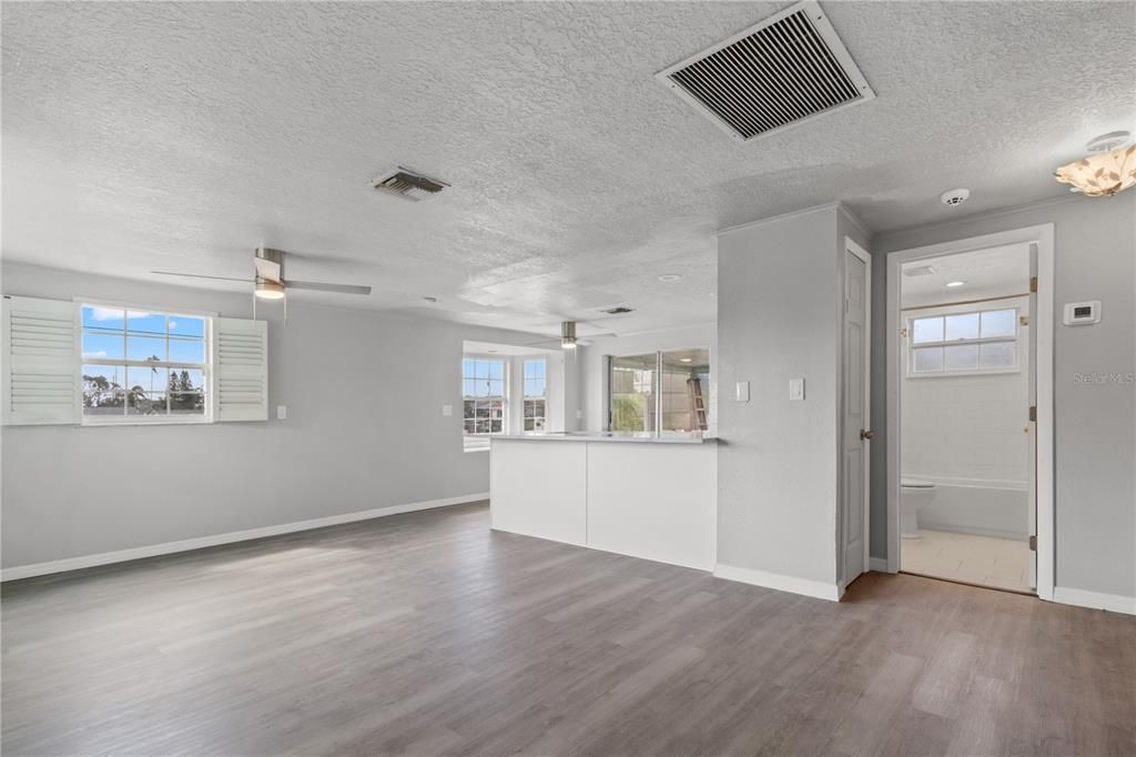 For Sale: $325,000 (3 beds, 2 baths, 1176 Square Feet)