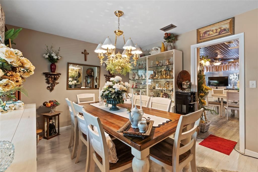 En Venta: $799,000 (4 camas, 4 baños, 4300 Pies cuadrados)