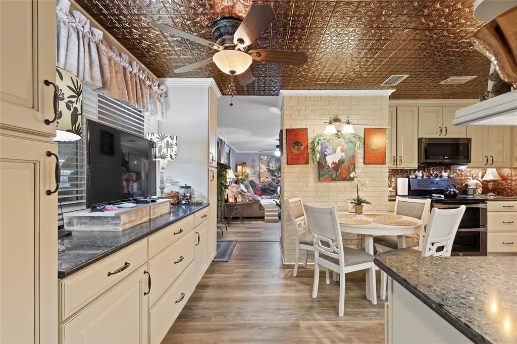 En Venta: $799,000 (4 camas, 4 baños, 4300 Pies cuadrados)