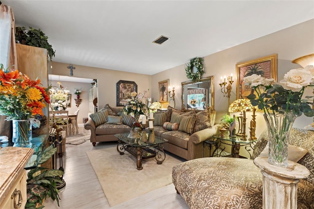 En Venta: $799,000 (4 camas, 4 baños, 4300 Pies cuadrados)