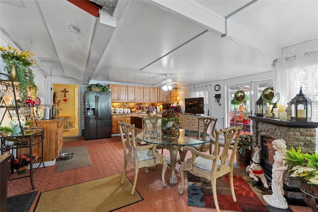 En Venta: $799,000 (4 camas, 4 baños, 4300 Pies cuadrados)