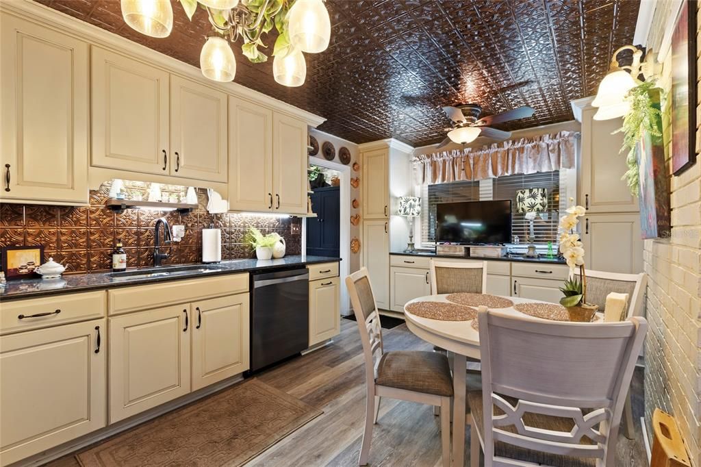 En Venta: $799,000 (4 camas, 4 baños, 4300 Pies cuadrados)