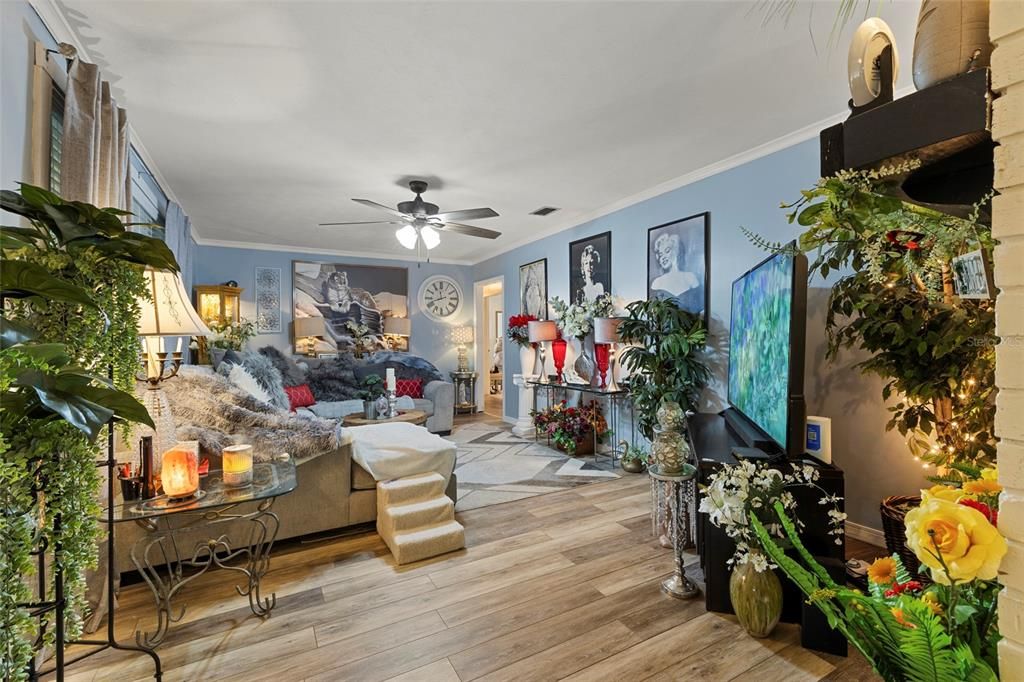 En Venta: $799,000 (4 camas, 4 baños, 4300 Pies cuadrados)