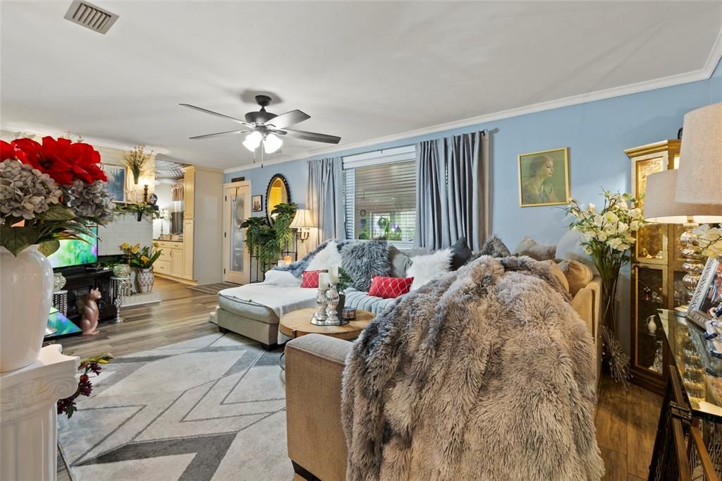 En Venta: $799,000 (4 camas, 4 baños, 4300 Pies cuadrados)