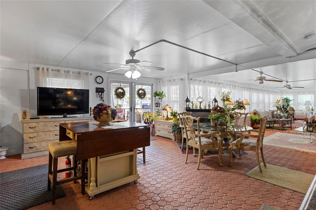 En Venta: $799,000 (4 camas, 4 baños, 4300 Pies cuadrados)