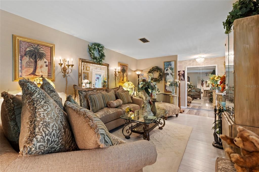 En Venta: $799,000 (4 camas, 4 baños, 4300 Pies cuadrados)