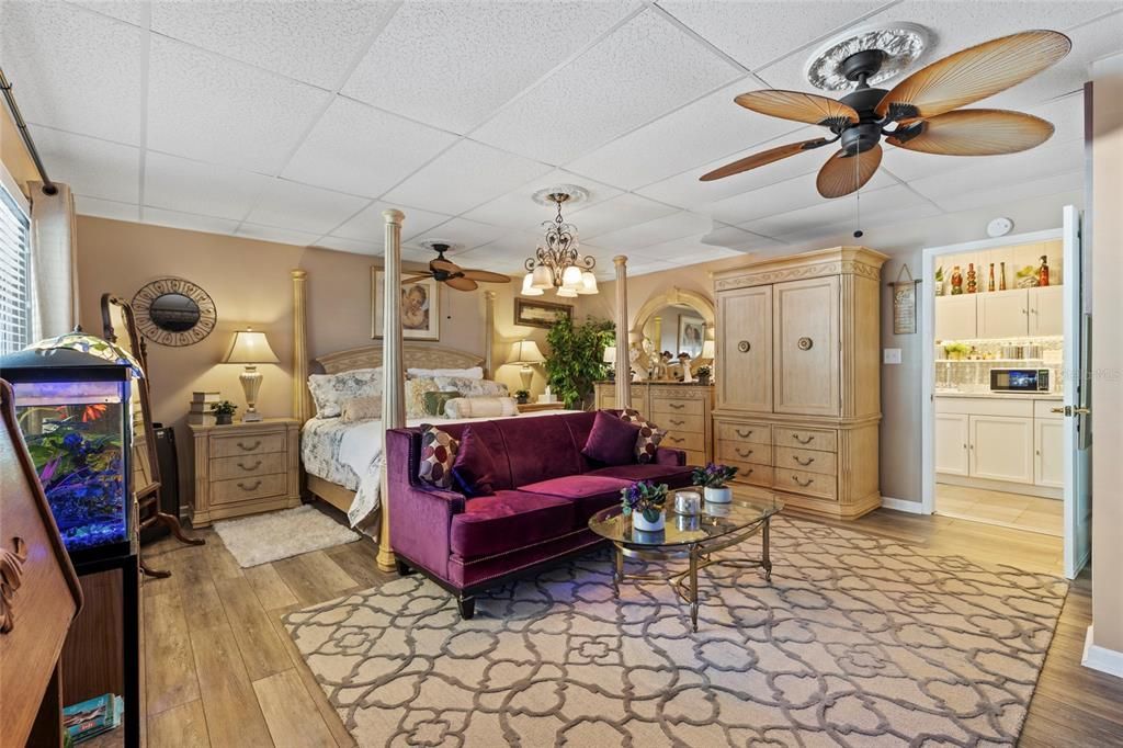 En Venta: $799,000 (4 camas, 4 baños, 4300 Pies cuadrados)