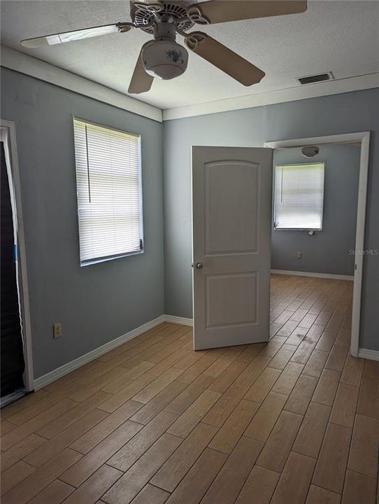 For Sale: $277,900 (3 beds, 3 baths, 1887 Square Feet)