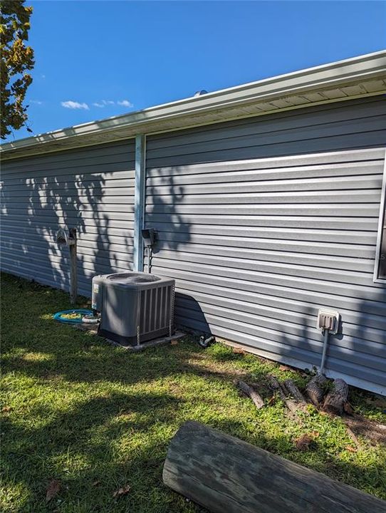 For Sale: $277,900 (3 beds, 3 baths, 1887 Square Feet)