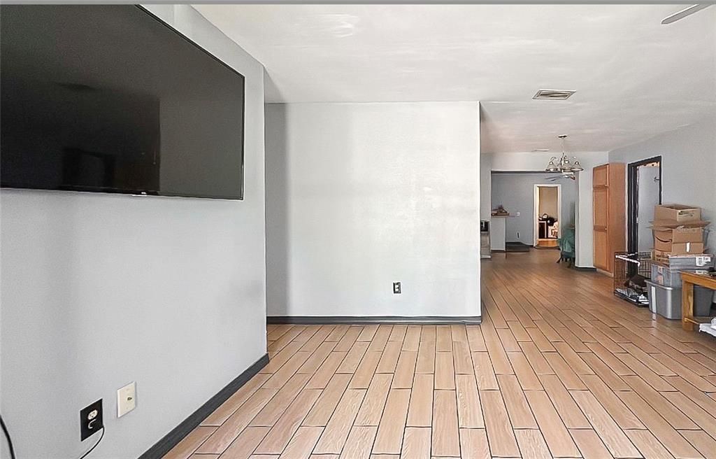 For Sale: $277,900 (3 beds, 3 baths, 1887 Square Feet)