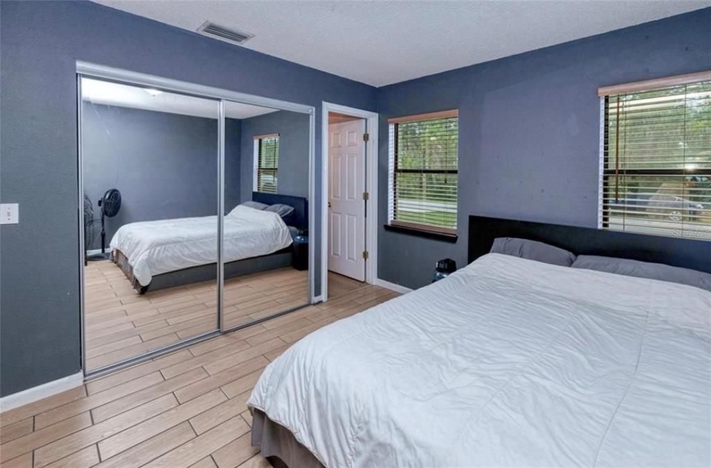 For Sale: $277,900 (3 beds, 3 baths, 1887 Square Feet)