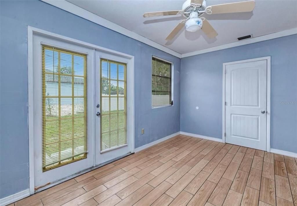 For Sale: $277,900 (3 beds, 3 baths, 1887 Square Feet)