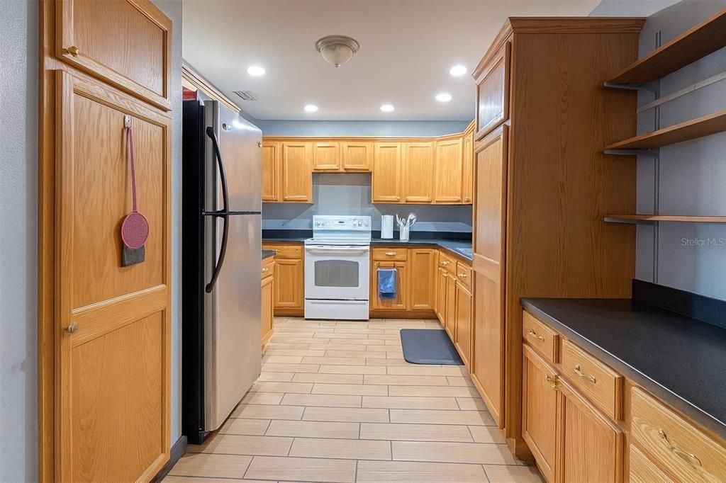 For Sale: $277,900 (3 beds, 3 baths, 1887 Square Feet)