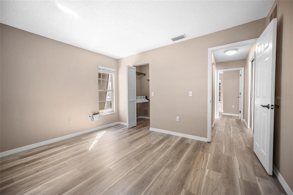 待售: $155,000 (2 贝兹, 1 浴室, 984 平方英尺)