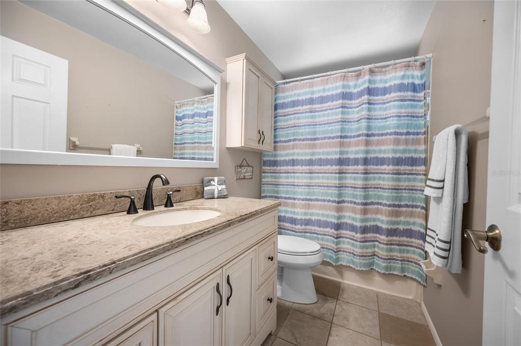 待售: $155,000 (2 贝兹, 1 浴室, 984 平方英尺)