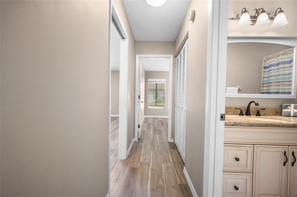 待售: $155,000 (2 贝兹, 1 浴室, 984 平方英尺)