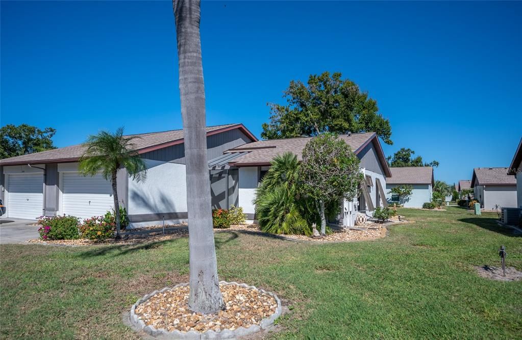 待售: $155,000 (2 贝兹, 1 浴室, 984 平方英尺)