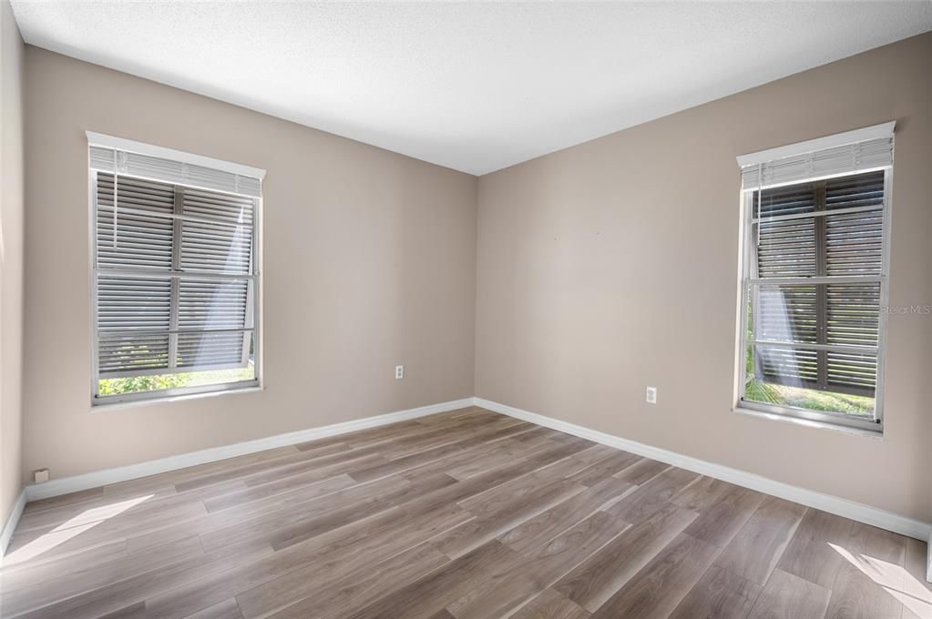 待售: $155,000 (2 贝兹, 1 浴室, 984 平方英尺)