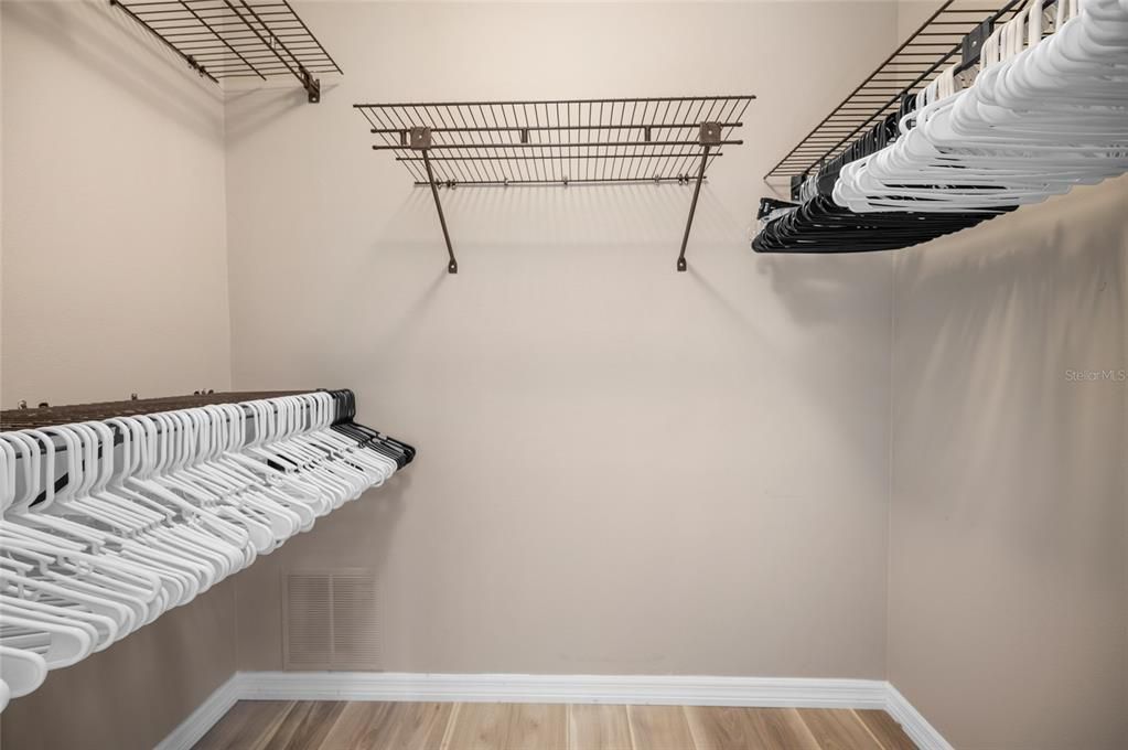 待售: $155,000 (2 贝兹, 1 浴室, 984 平方英尺)