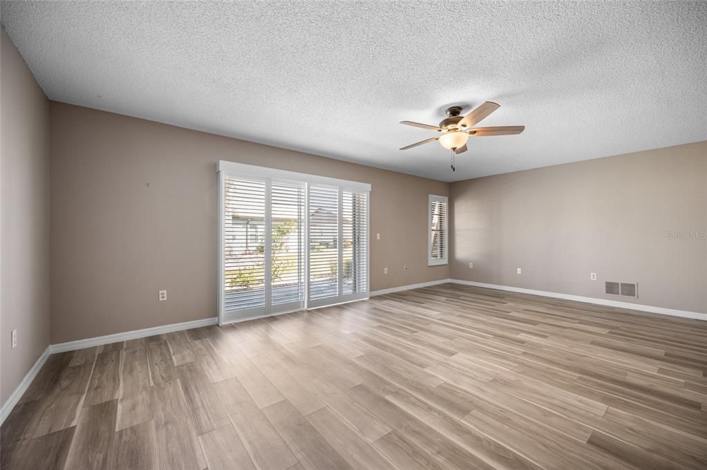 待售: $155,000 (2 贝兹, 1 浴室, 984 平方英尺)