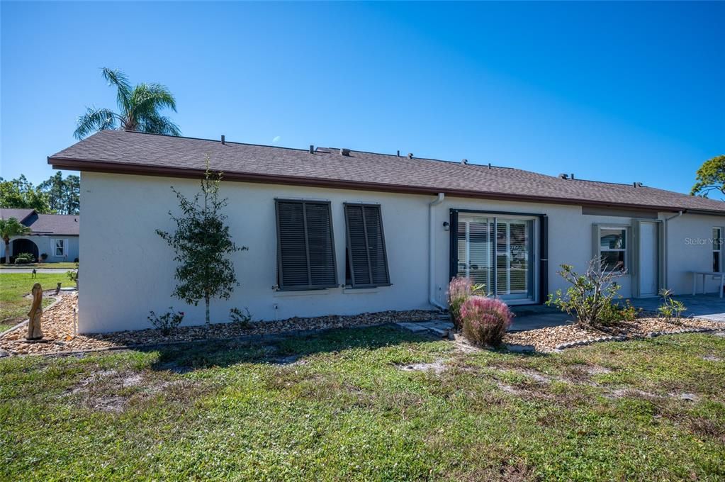 待售: $155,000 (2 贝兹, 1 浴室, 984 平方英尺)