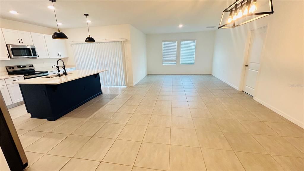 For Rent: $2,490 (4 beds, 2 baths, 1848 Square Feet)