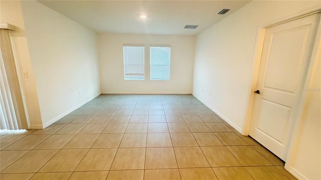 For Rent: $2,490 (4 beds, 2 baths, 1848 Square Feet)