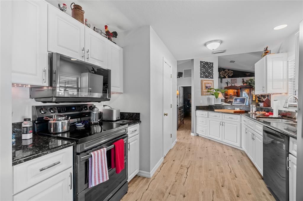 Activo con contrato: $417,500 (3 camas, 2 baños, 1864 Pies cuadrados)