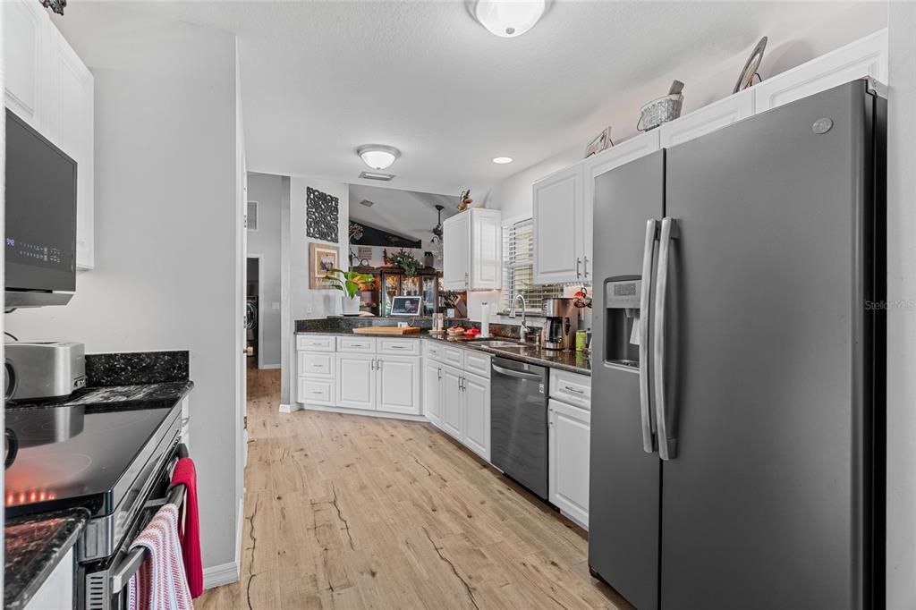 Activo con contrato: $417,500 (3 camas, 2 baños, 1864 Pies cuadrados)