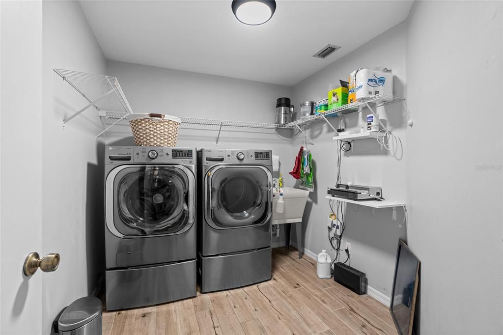 Activo con contrato: $417,500 (3 camas, 2 baños, 1864 Pies cuadrados)