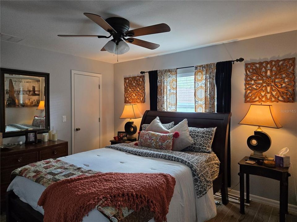 Activo con contrato: $417,500 (3 camas, 2 baños, 1864 Pies cuadrados)