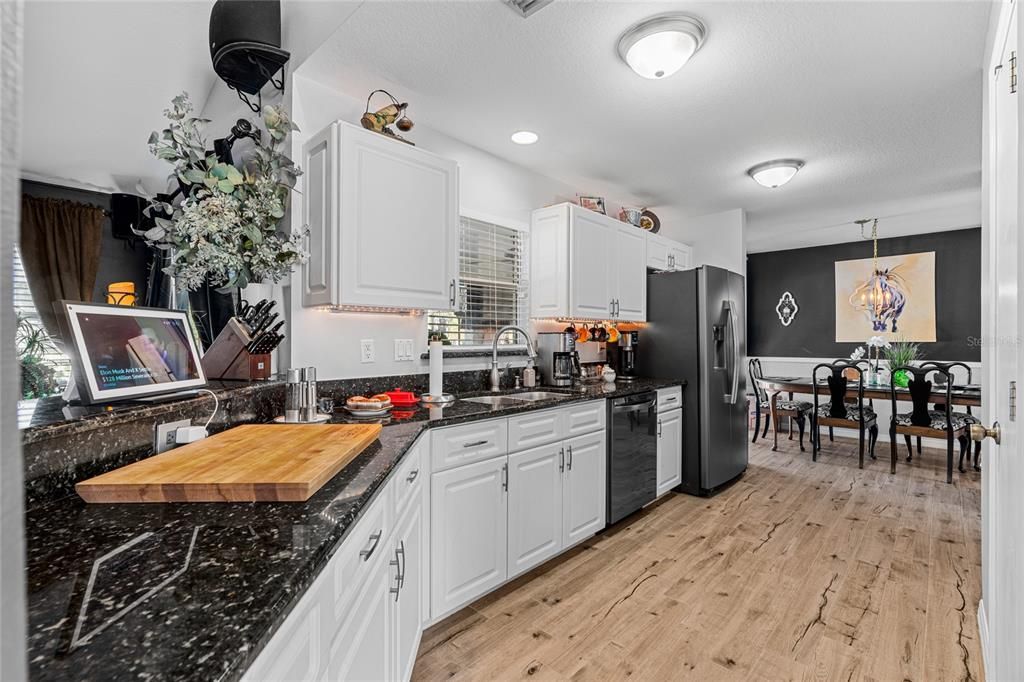 Activo con contrato: $417,500 (3 camas, 2 baños, 1864 Pies cuadrados)