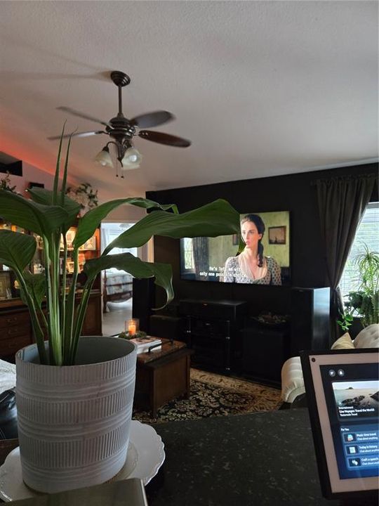 Activo con contrato: $417,500 (3 camas, 2 baños, 1864 Pies cuadrados)