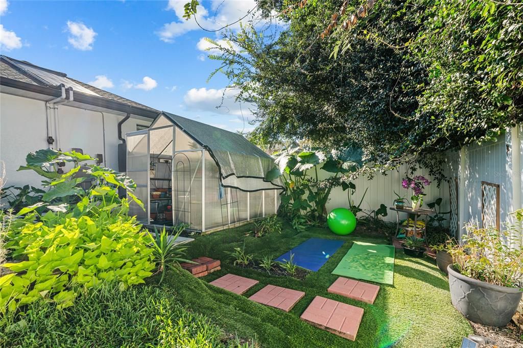 Activo con contrato: $417,500 (3 camas, 2 baños, 1864 Pies cuadrados)