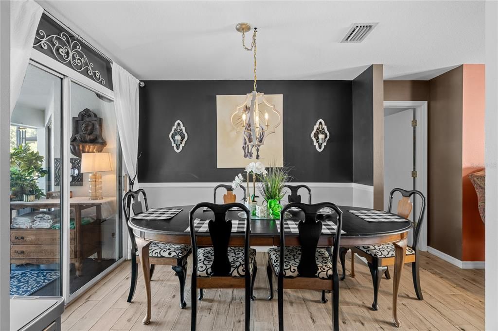 Activo con contrato: $417,500 (3 camas, 2 baños, 1864 Pies cuadrados)