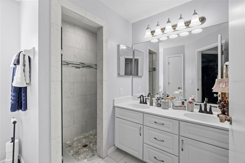 Activo con contrato: $417,500 (3 camas, 2 baños, 1864 Pies cuadrados)