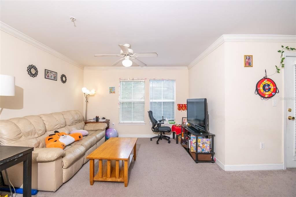 For Sale: $159,900 (1 beds, 1 baths, 788 Square Feet)