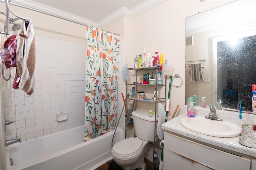 For Sale: $159,900 (1 beds, 1 baths, 788 Square Feet)