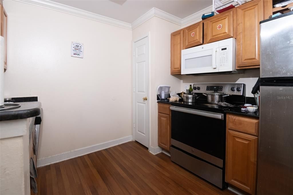 For Sale: $159,900 (1 beds, 1 baths, 788 Square Feet)