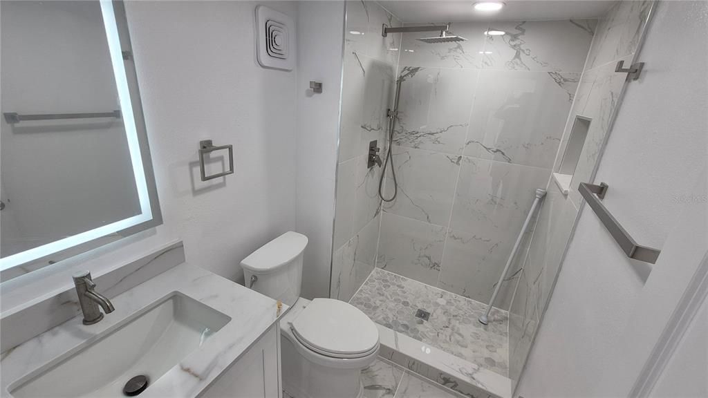 出租: $2,200 (2 贝兹, 2 浴室, 910 平方英尺)