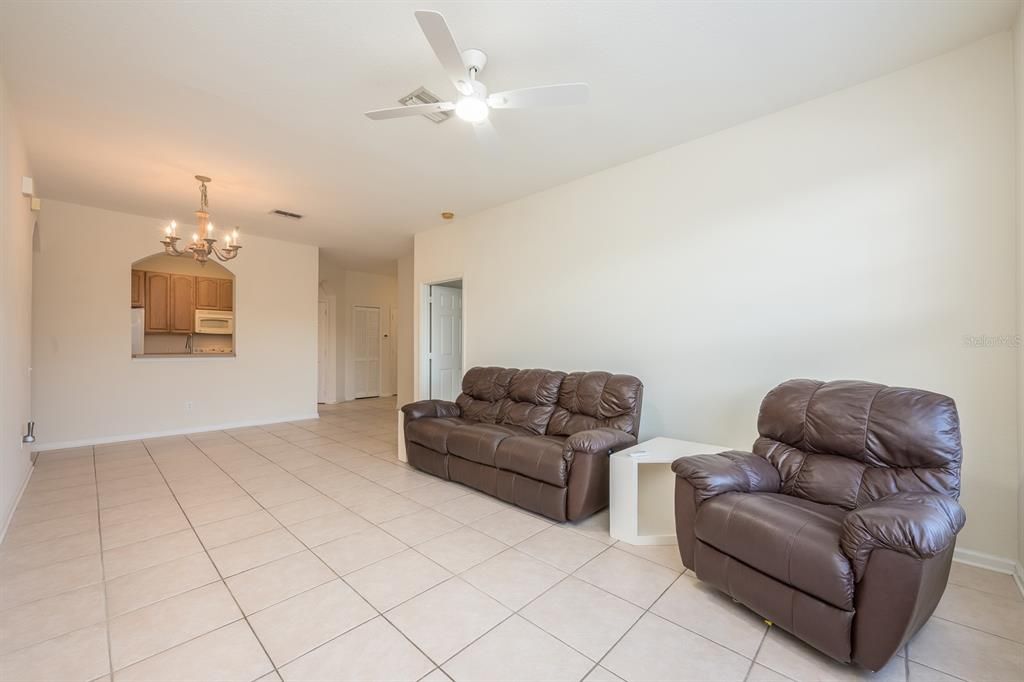 For Sale: $233,900 (3 beds, 2 baths, 1411 Square Feet)