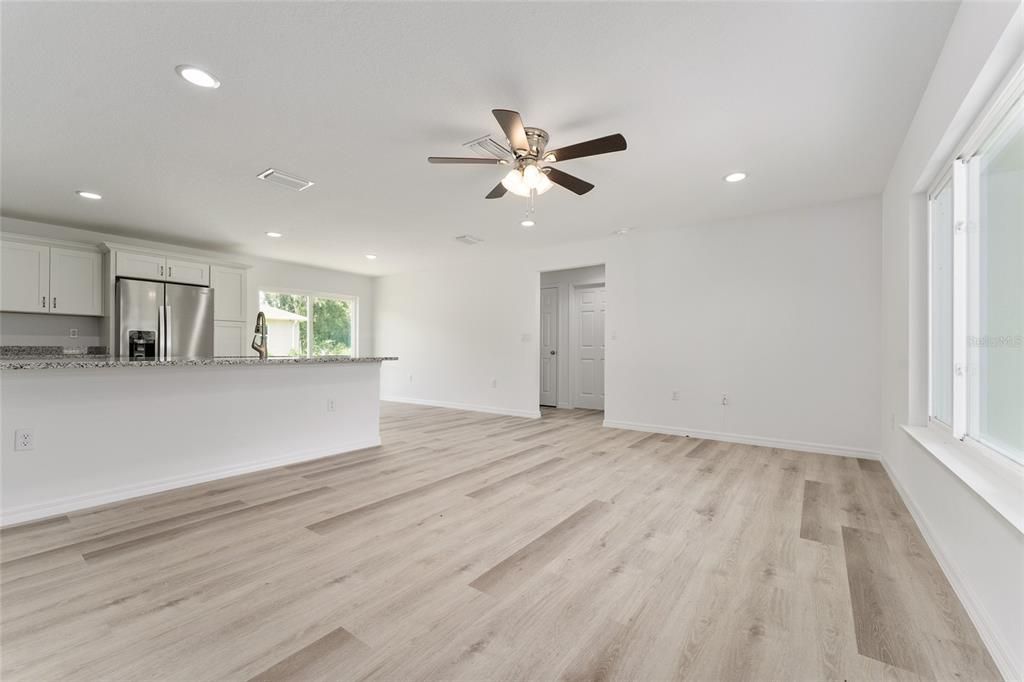 Active With Contract: $249,900 (3 beds, 2 baths, 1287 Square Feet)