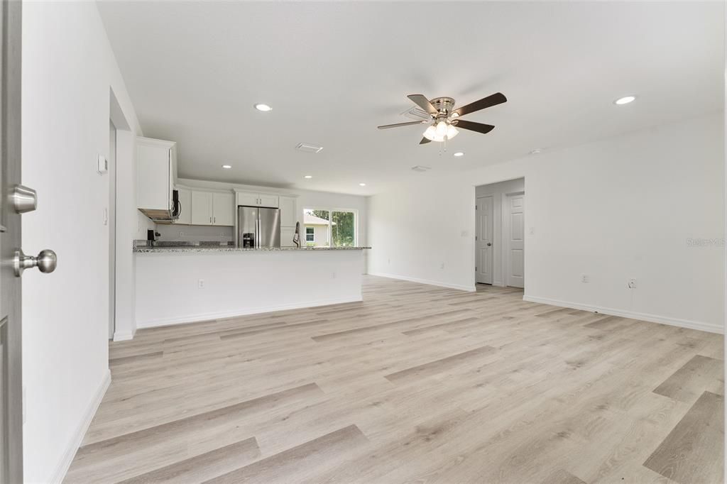 Active With Contract: $249,900 (3 beds, 2 baths, 1287 Square Feet)