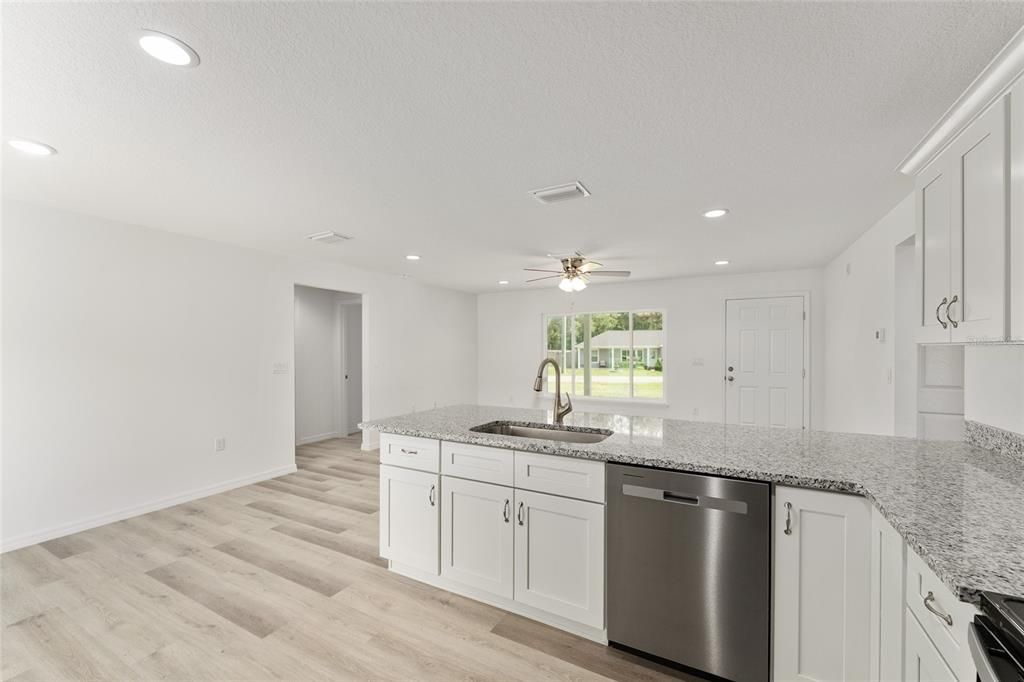 Active With Contract: $249,900 (3 beds, 2 baths, 1287 Square Feet)