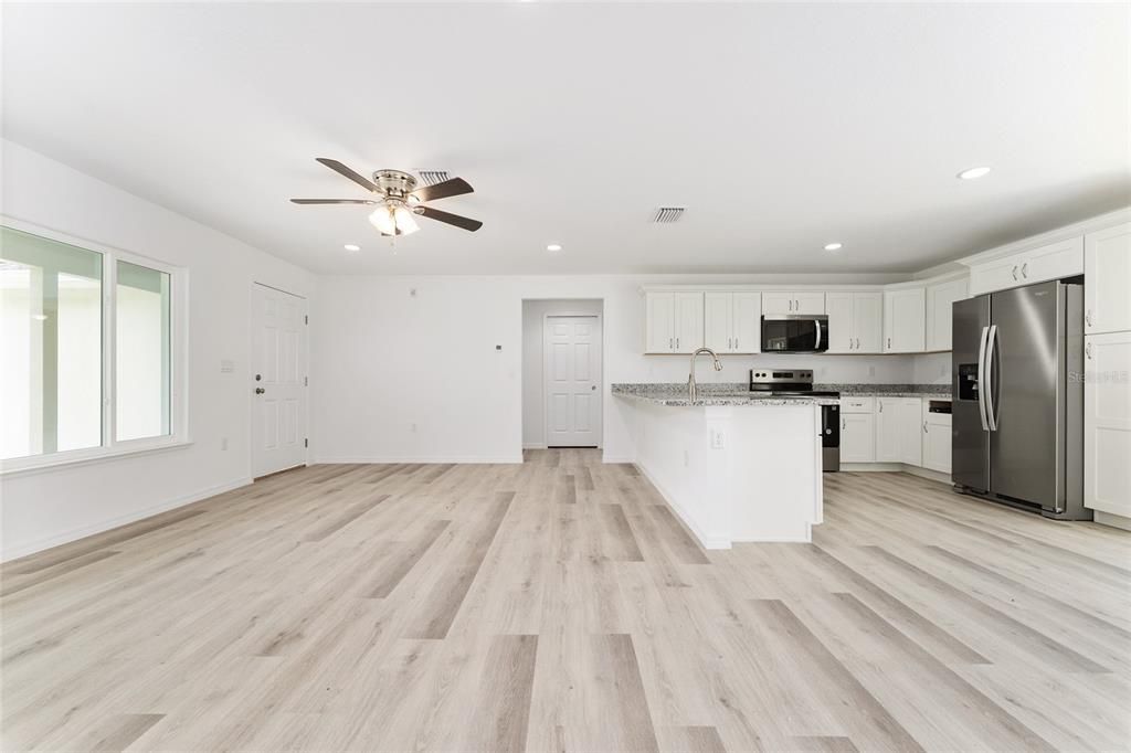 Active With Contract: $249,900 (3 beds, 2 baths, 1287 Square Feet)