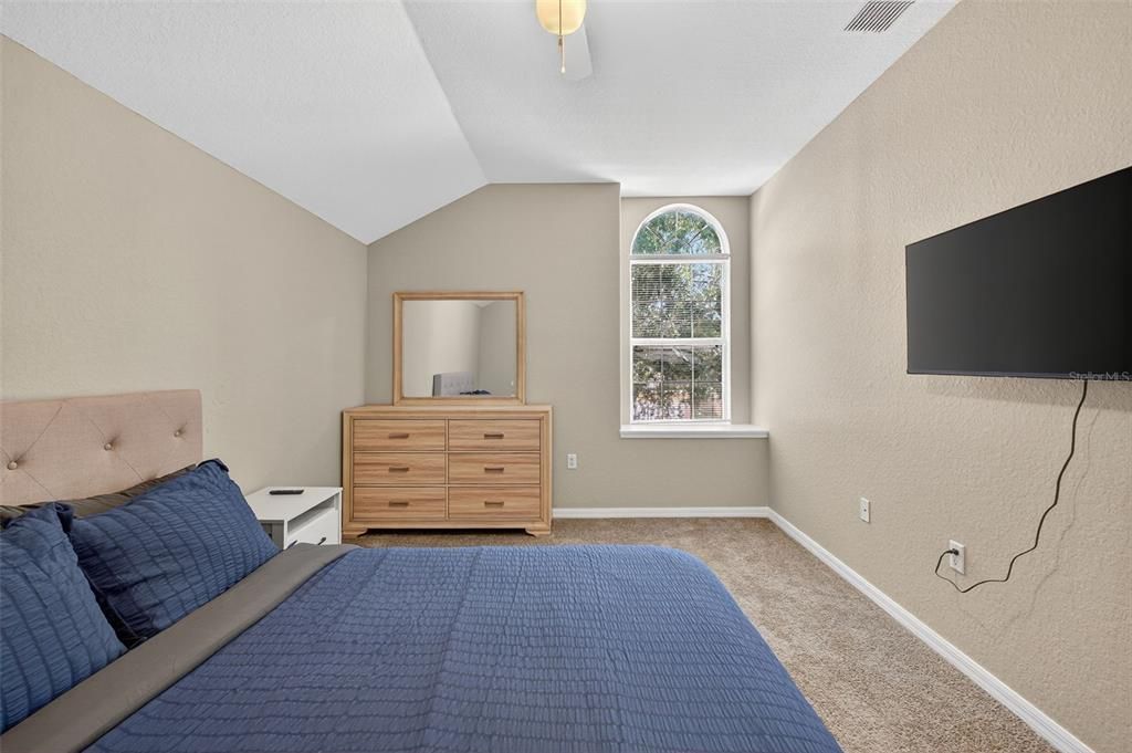 待售: $385,000 (5 贝兹, 3 浴室, 2345 平方英尺)